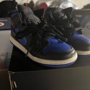 Boys Nike Black and Blue Court side sneakers